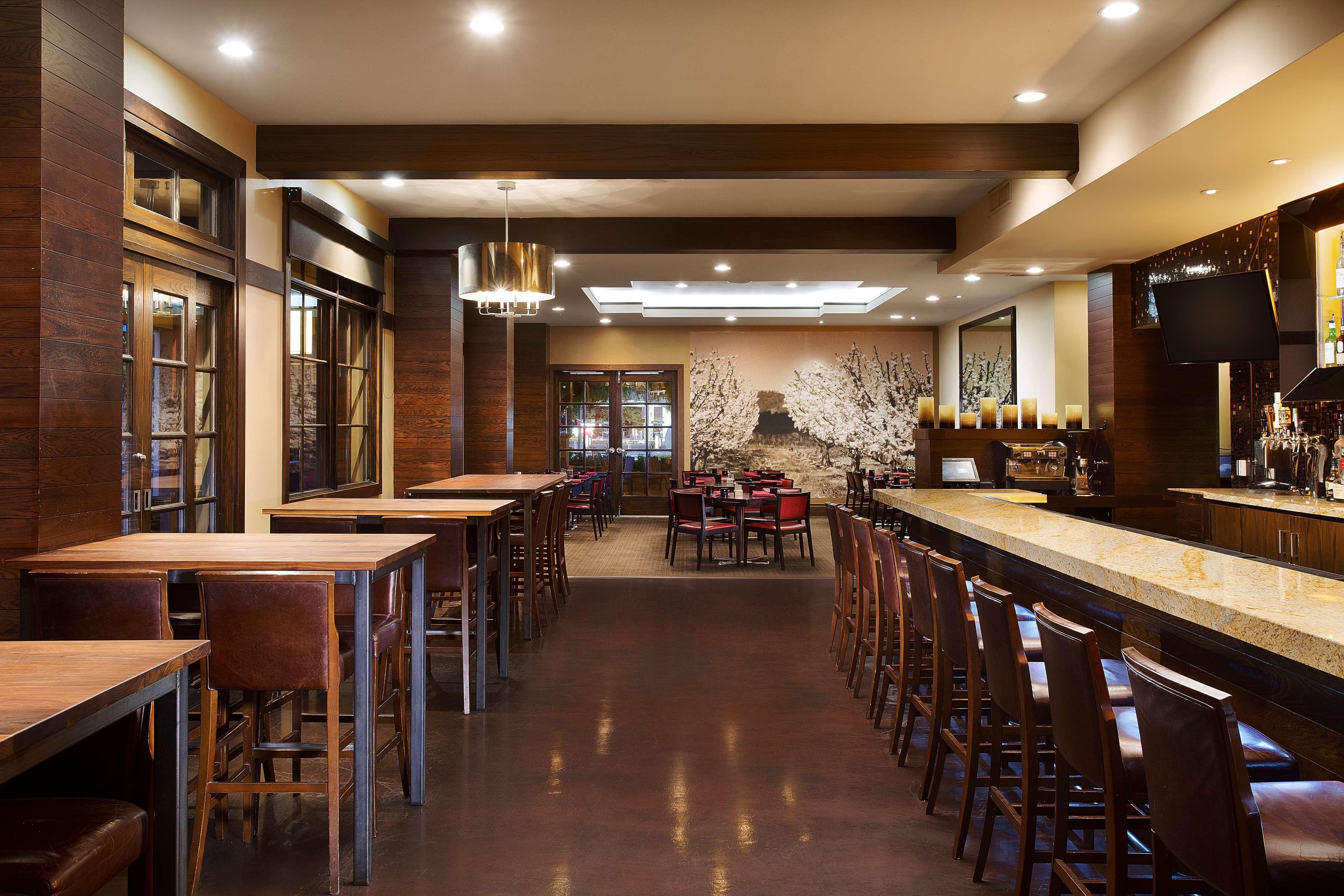 Juniper Hotel Cupertino, Curio Collection By Hilton Buitenkant foto