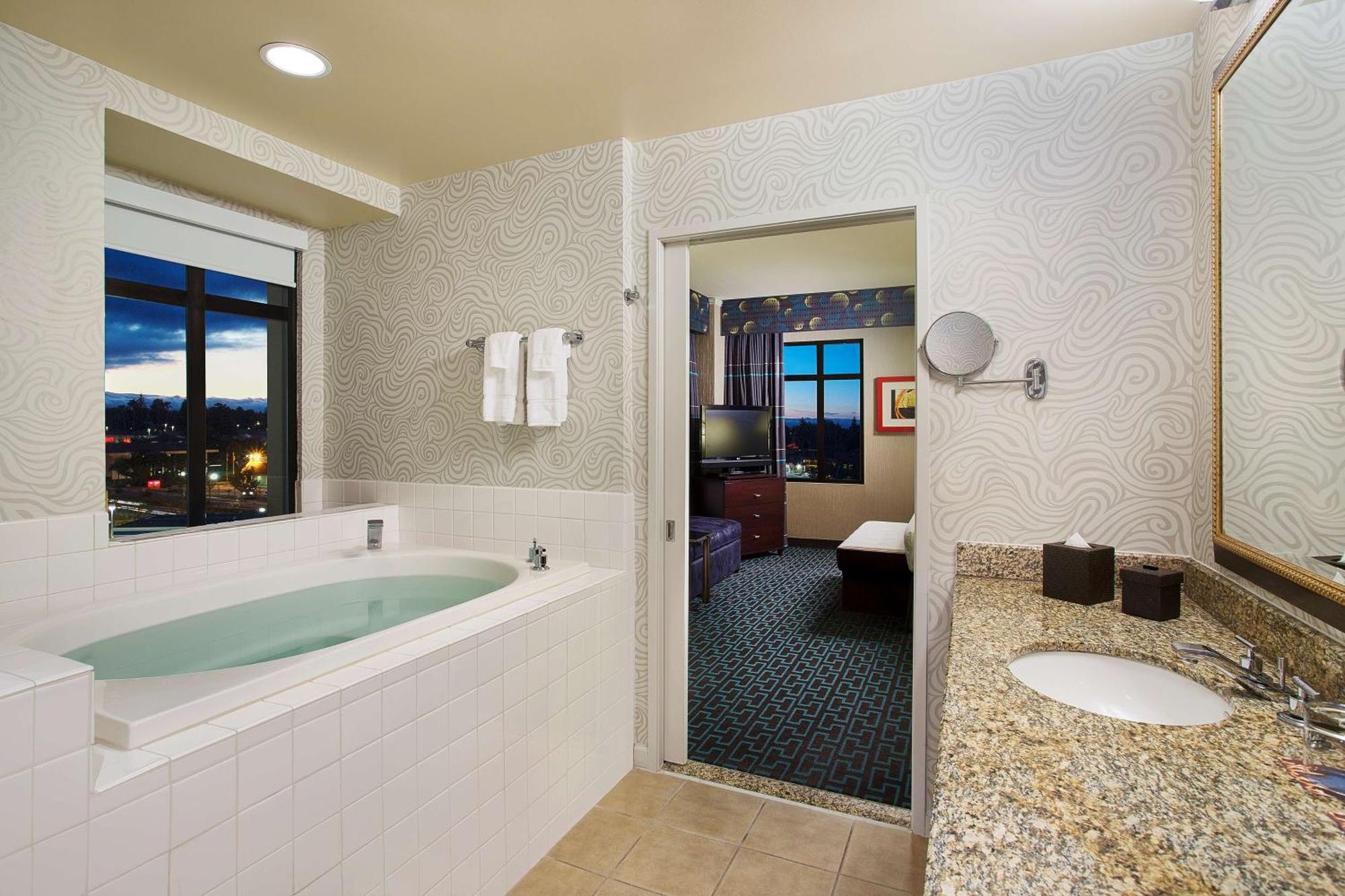 Juniper Hotel Cupertino, Curio Collection By Hilton Buitenkant foto